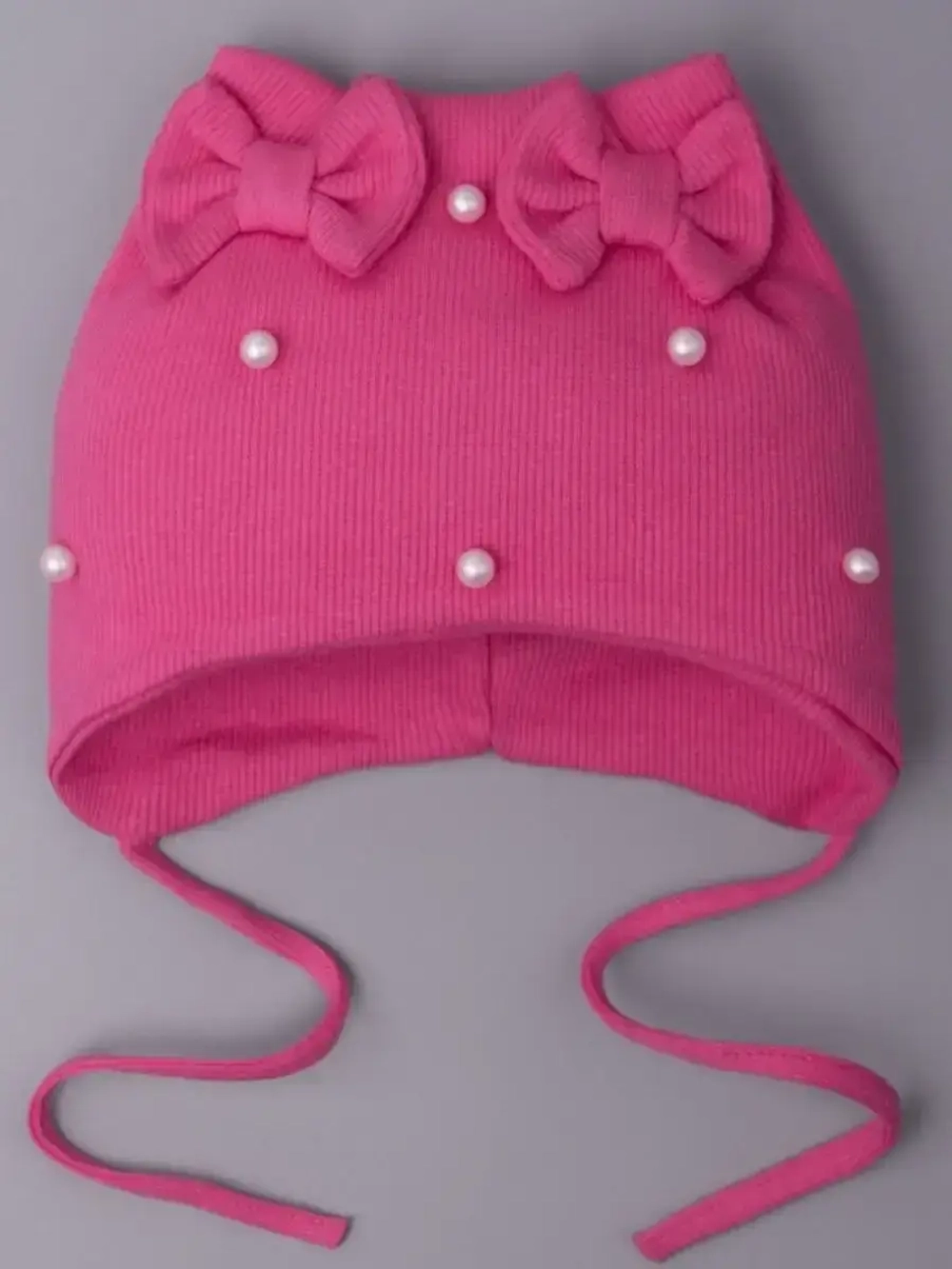 Шапка для девочки осенняя на завязках с бусинами