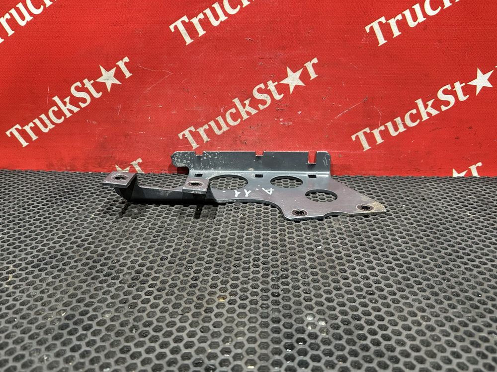 Кронштейн ускорительного клапана