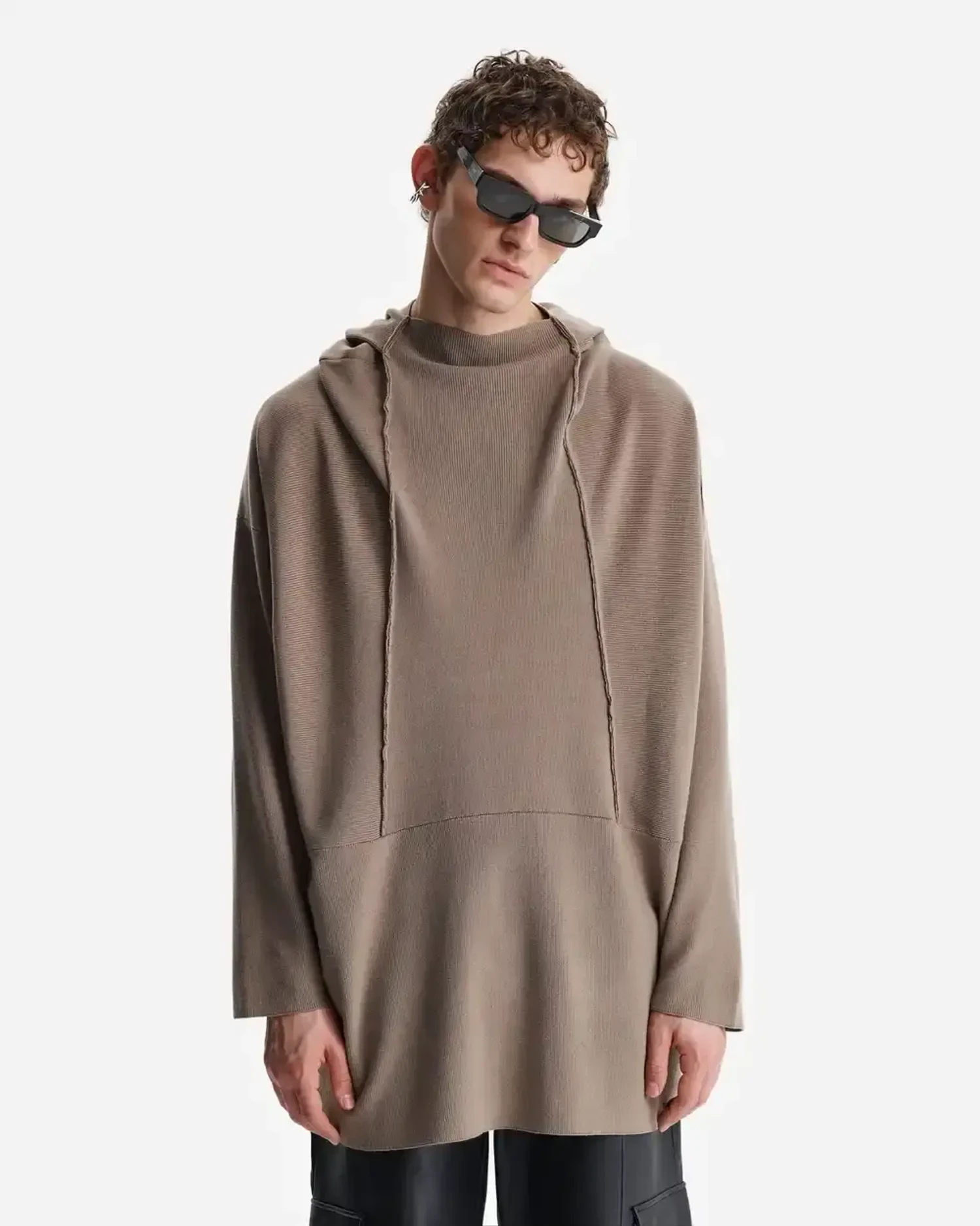 Свитер с капюшоном серо-коричневый