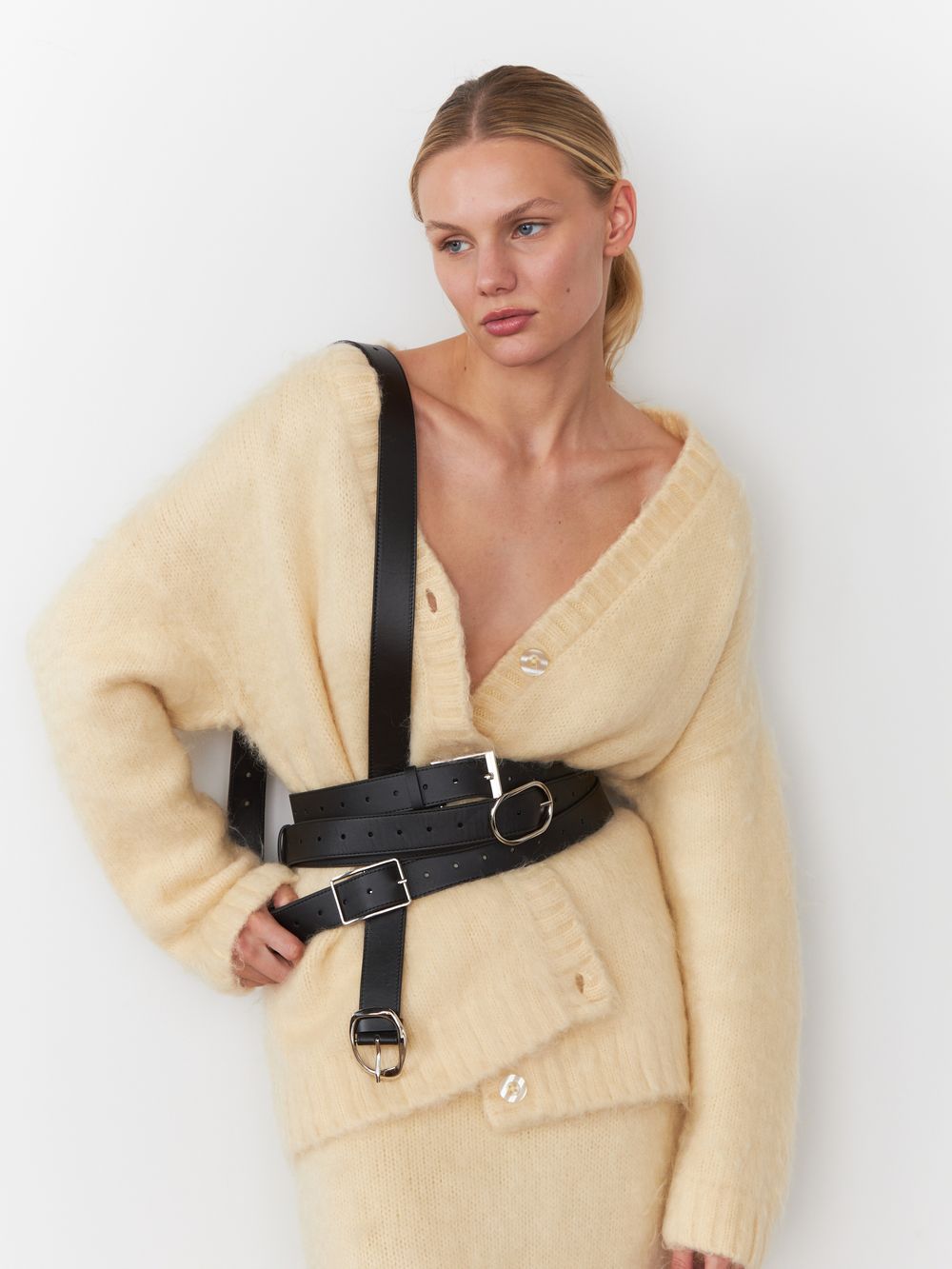 БАЗОВЫЙ РЕМЕНЬ С ПРЯМОУГОЛЬНОЙ ПРЯЖКОЙ BLACK