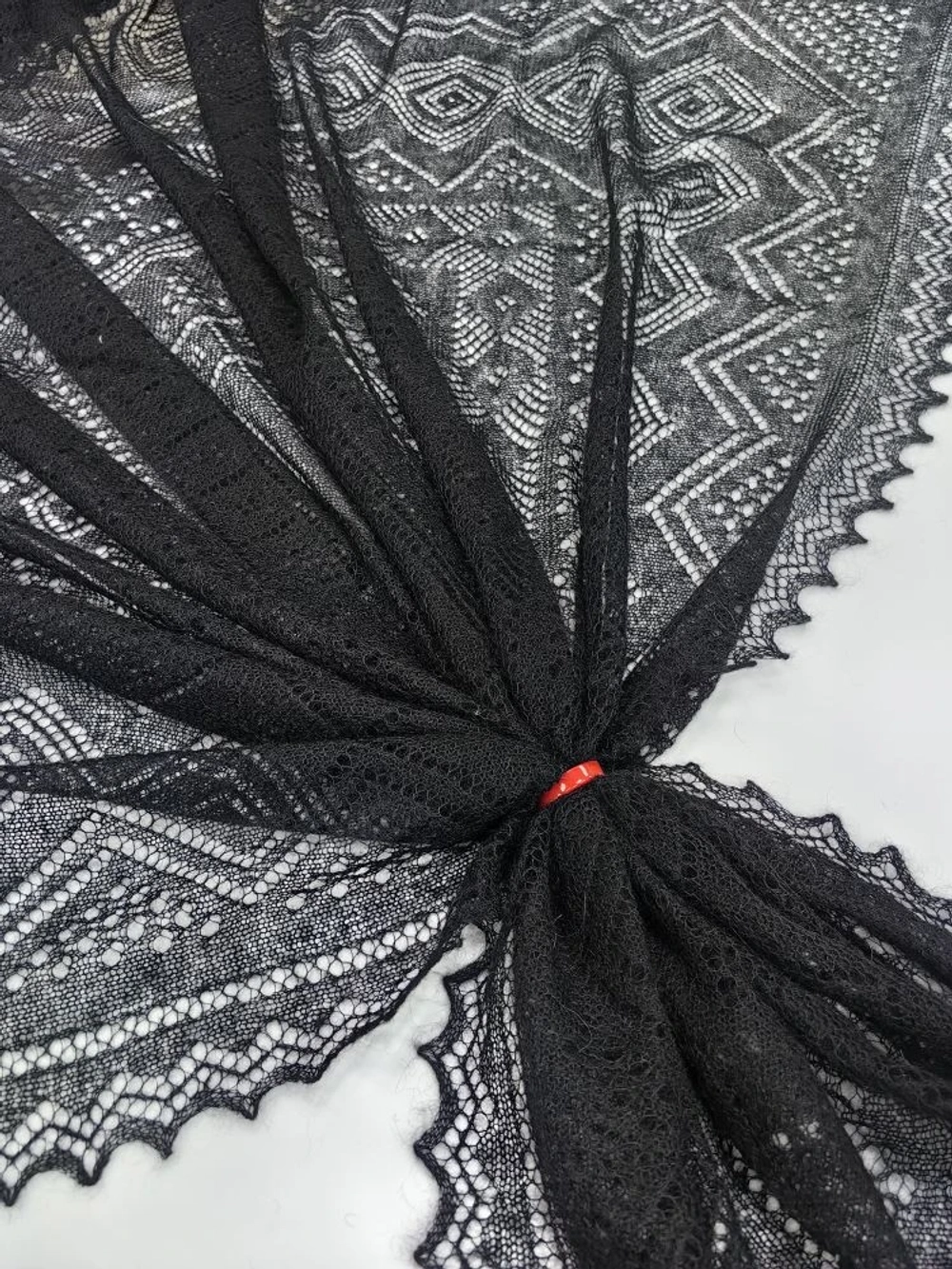 Оренбургский пуховый платок-паутинка А130-07 черный