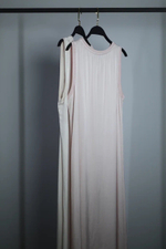 платье без рукавов в длине макси