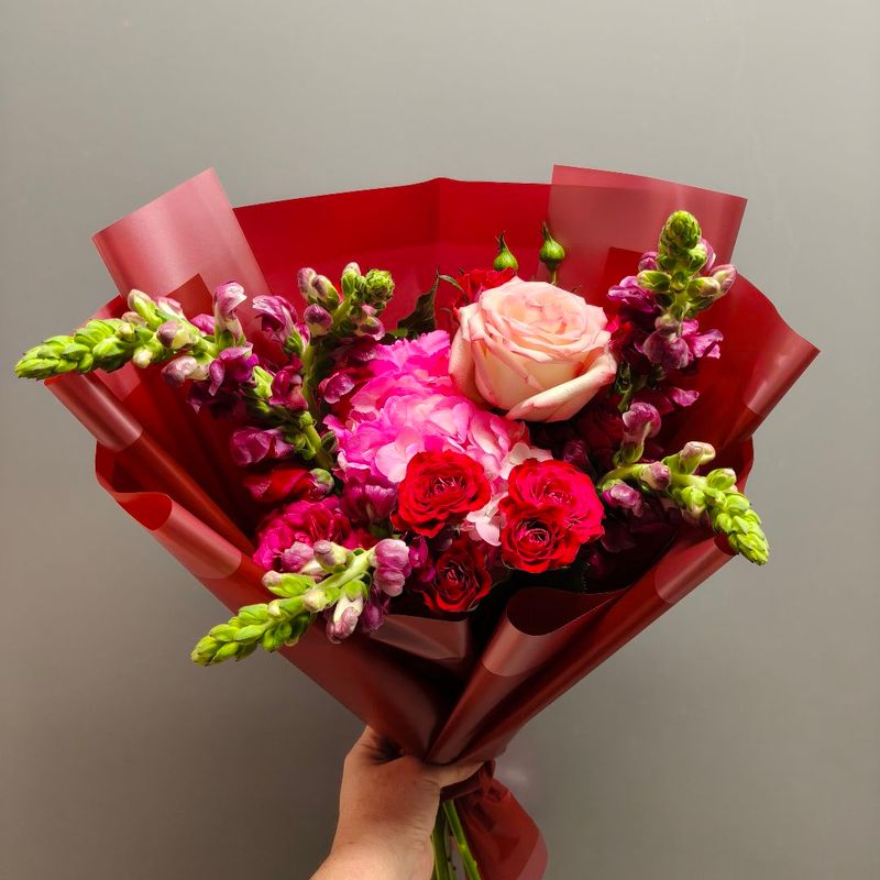 Букет "Алая симфония"
