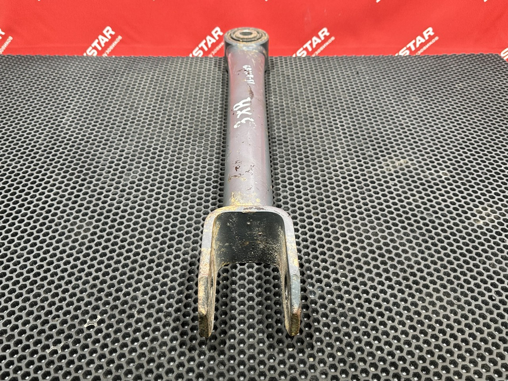 Стойка заднего стабилизатора