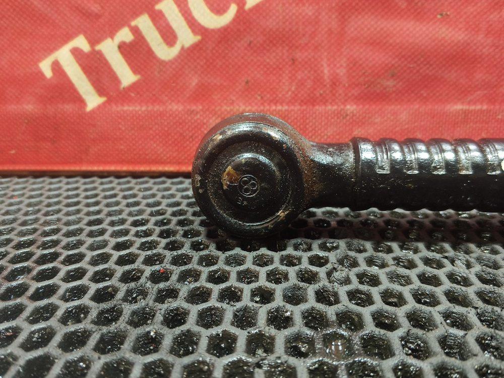 Стойка переднего стабилизатора