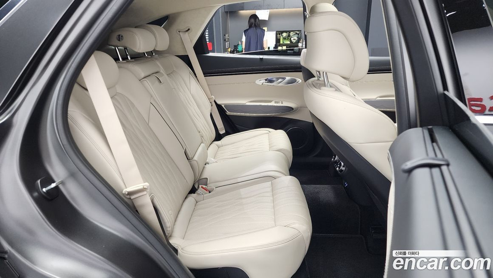 Genesis GV70 2.5T Бензин 2WD (08.2023)