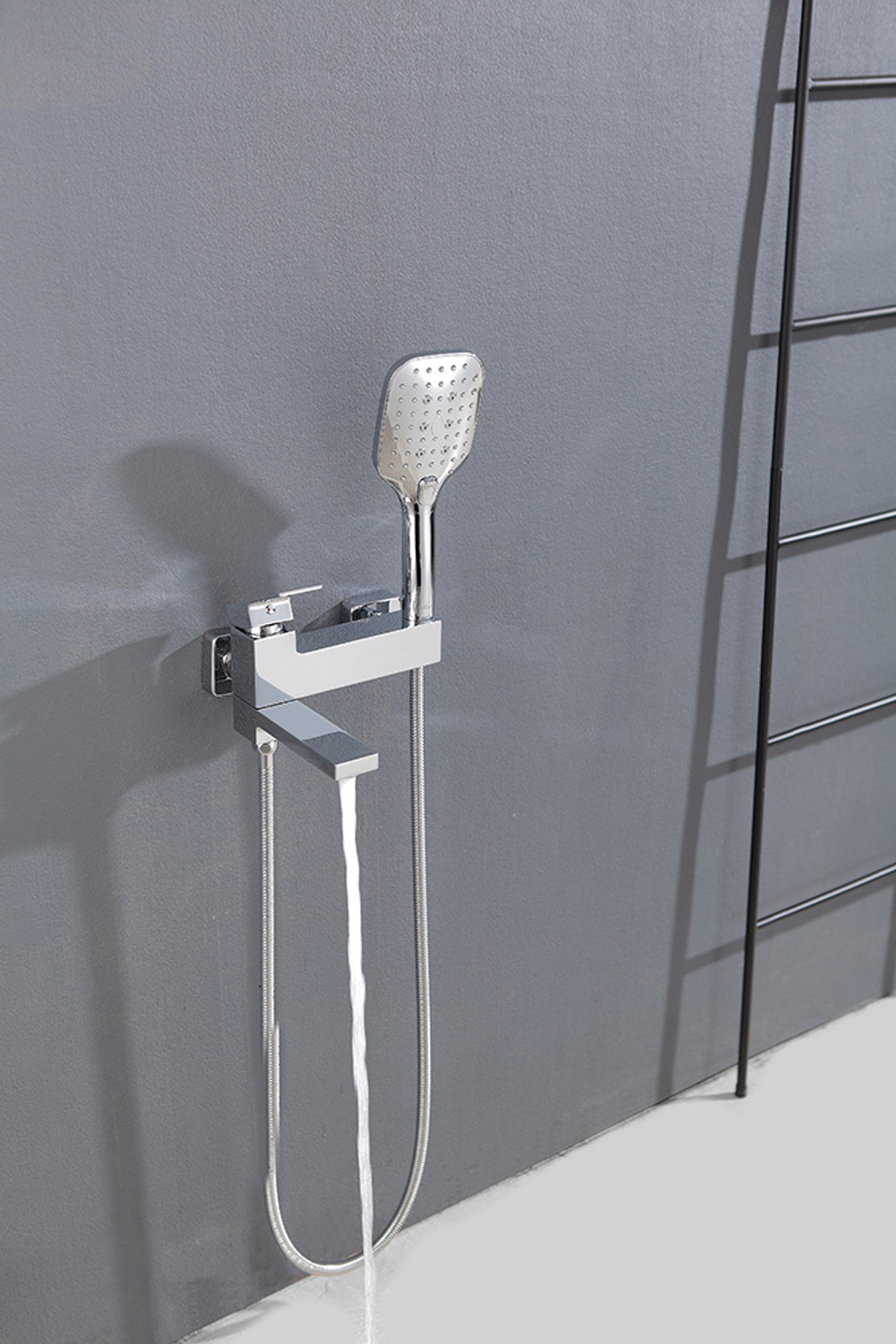 Смеситель для ванны V393531 однорычажный, короткий излив, хром