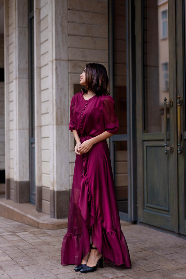 Платье с воланом бургунди