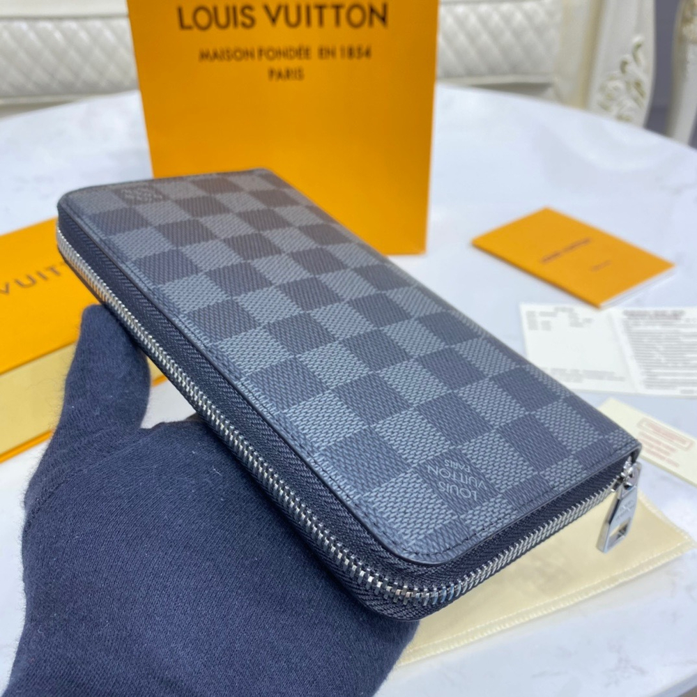 Louis Vuitton Zippy Wallet