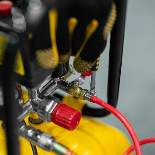 Компрессор воздушный рем. привод BCW3000-T/100, 3,0 кВт, 100 литров, 520 л/мин// Denzel