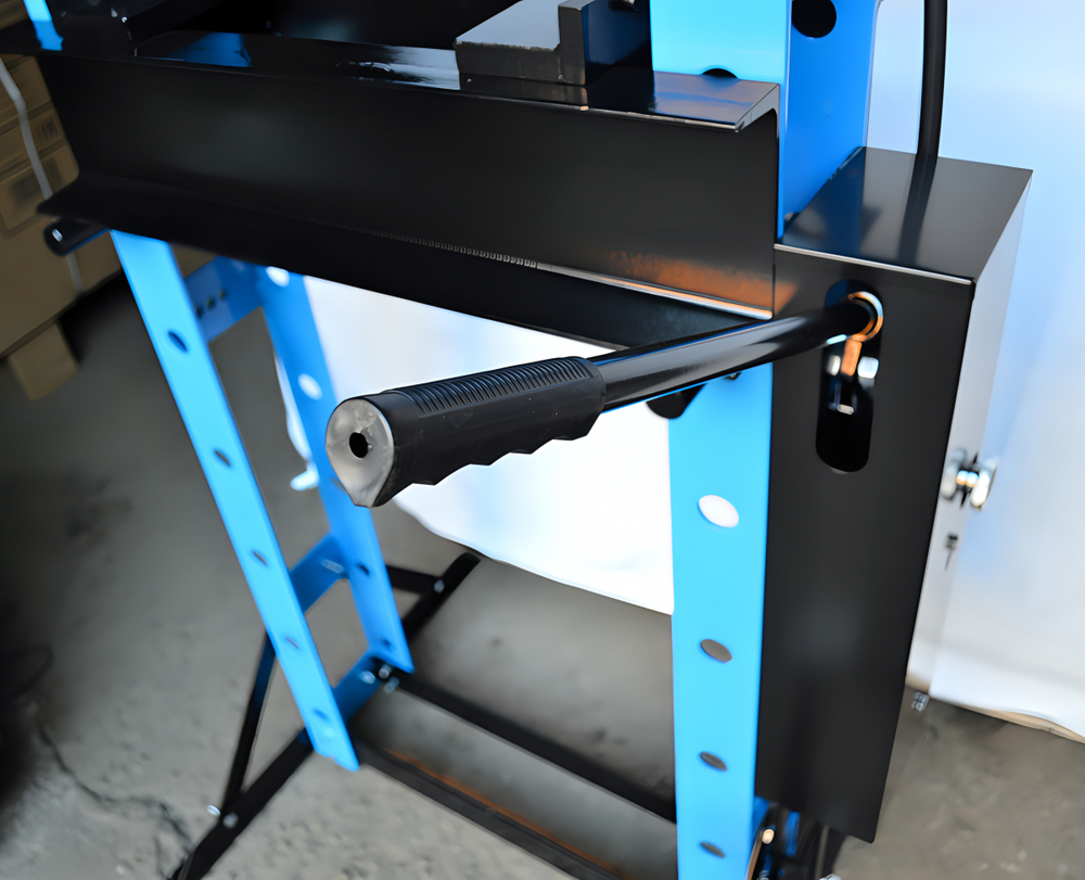 Пресс гидравлический напольный 30т  с ручным и ножным приводом GW-0930F Great Wolf