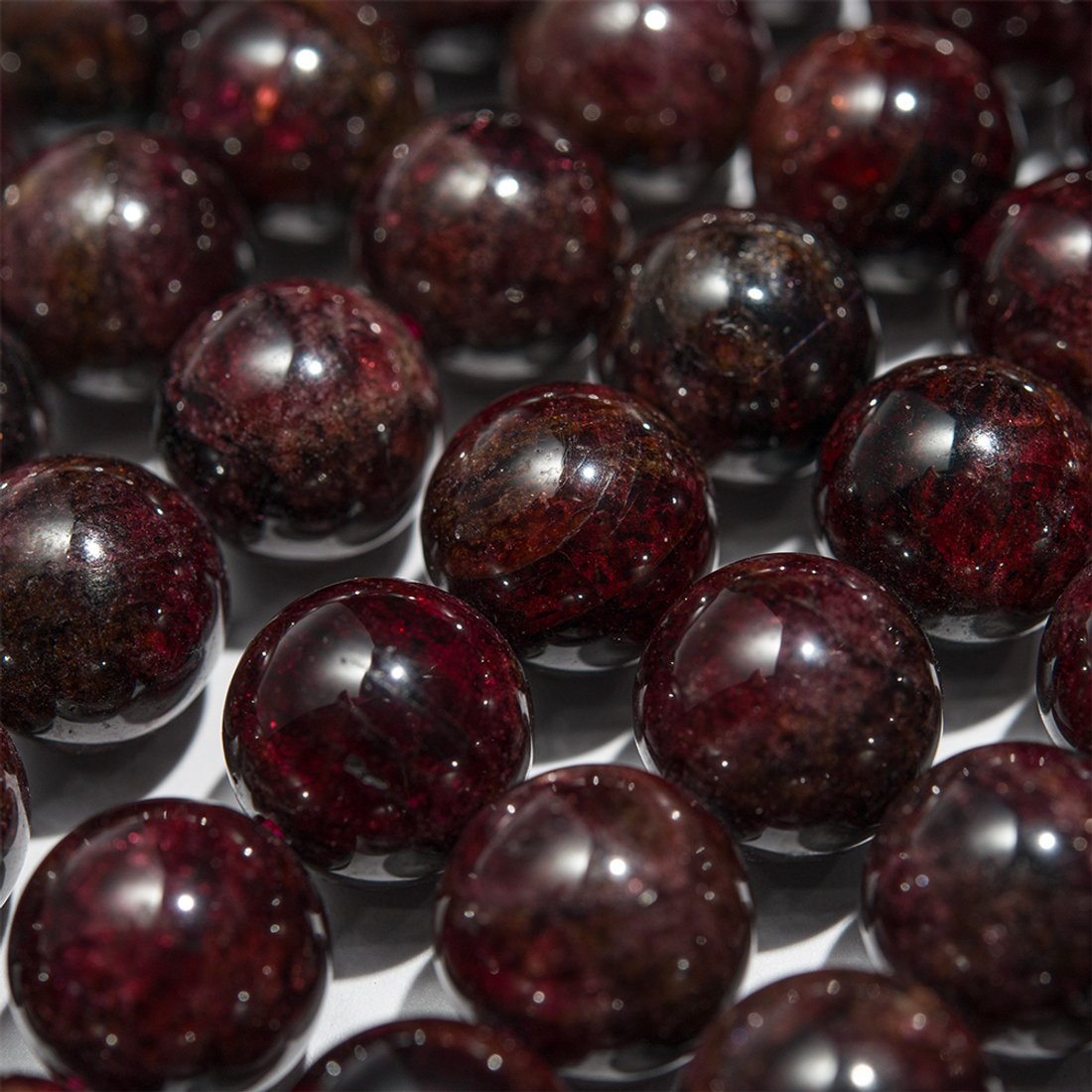 Гранат натуральный, бусины в форме шара 12,3мм