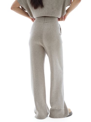 Бежевый трикотажный костюм с жилетом