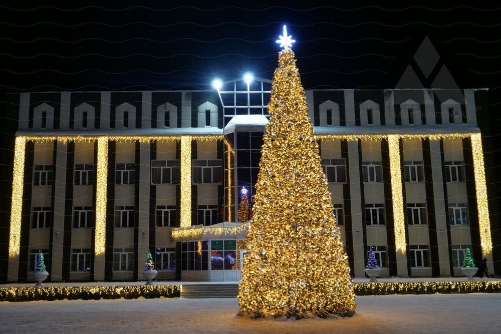 светодинамическая елка с встроенной гирляндой