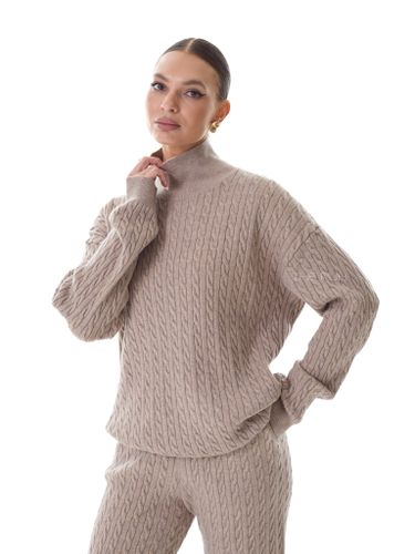 Трикотажный костюм цвета капучино в косичку