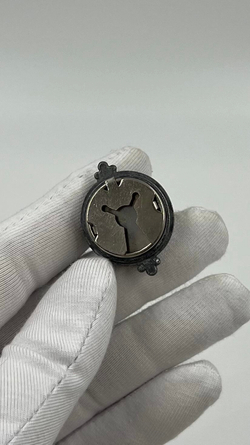 Накладка на пуговицу с коричневой вставкой