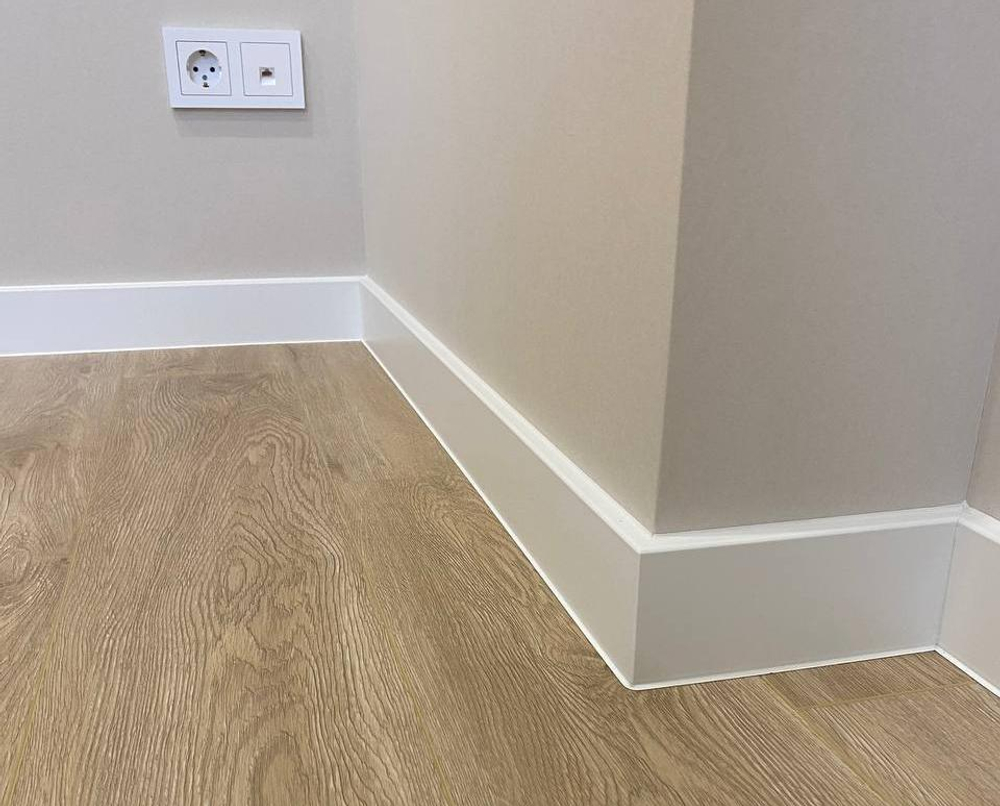 Плинтус ХДФ Doellken Cubu Flex Life 1013 (5012) белый 40x13х2500 мм