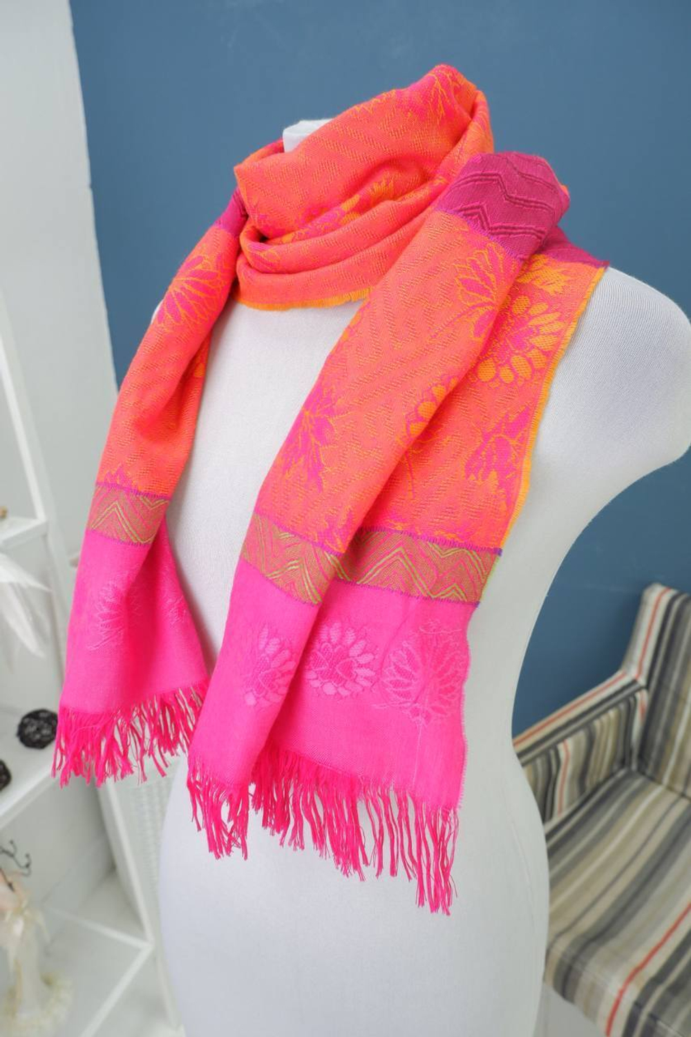 Палантин Yves Rocher яркий