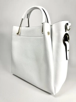 Женская белая сумка из натуральной кожи с металлическими ручками