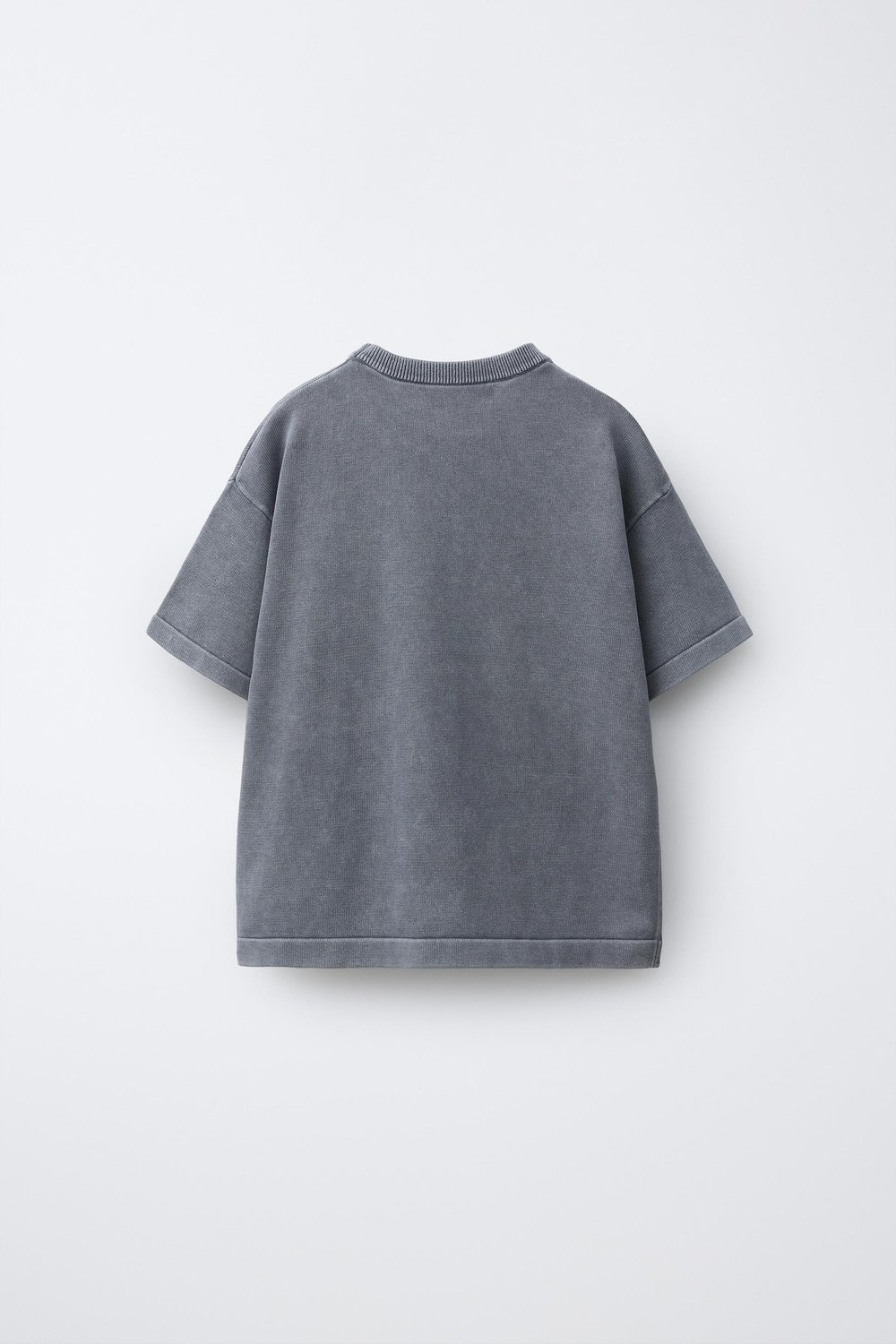 ZARА ФУТБОЛКА ИЗ ТРИКОТАЖА С ЭФФЕКТОМ ПОТЕРТОСТИ, СЕРЫЙ