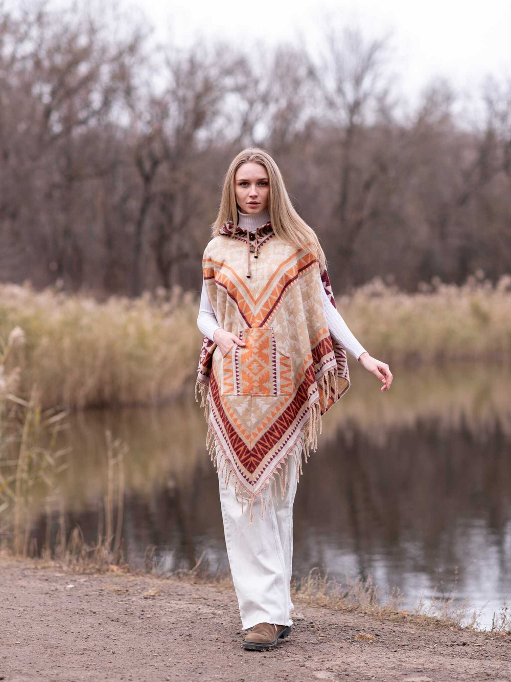 Пончо женское шерстяное с орнаментом