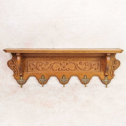 Настенная вешалка с растительным орнаментом и латунными крючками в Неоренессансном стиле