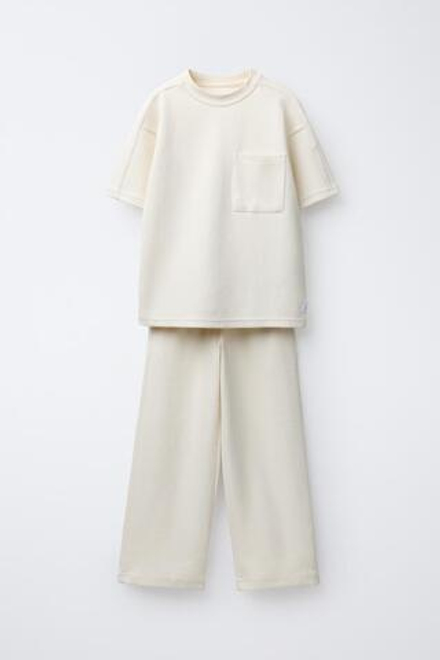 ZARA КОМПЛЕКТ ИЗ ФУТБОЛКИ И БРЮК, ЭКРЮ