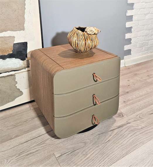 Тумба прикроватная SG-46, бежевая экокожа, шпон ореха