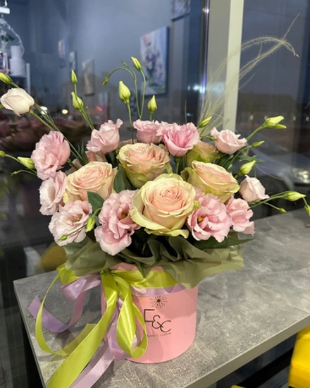 Коробка нежной розы и эустомы 🤤