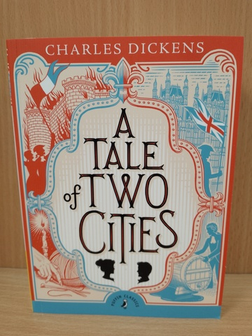 A Tale of Two Cities: Abridged Edition (Puffin Classics) Paperback