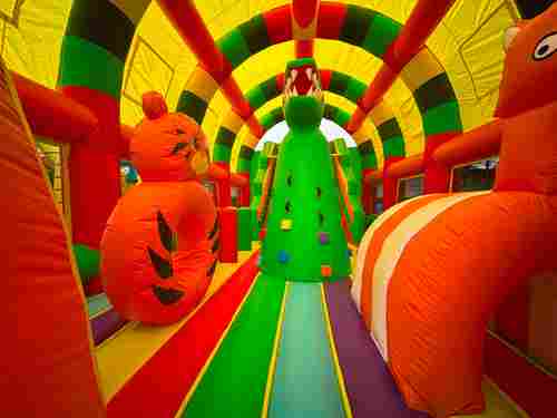 Коммерческий надувной батут «Зверята 2» с крышей, 10х6х6 м