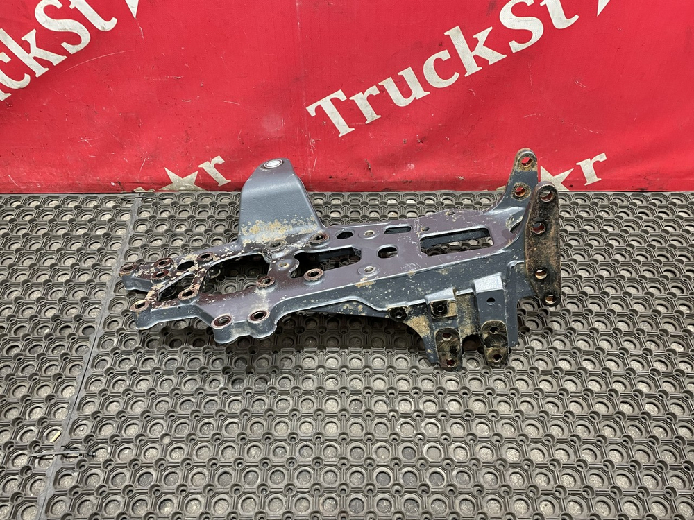 Кронштейн рессоры передней правый 2018г.