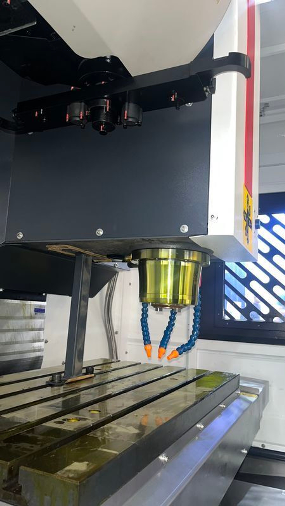 Вертикальный фрезерный обрабатывающий центр B-Power LV-855 10000 WP1