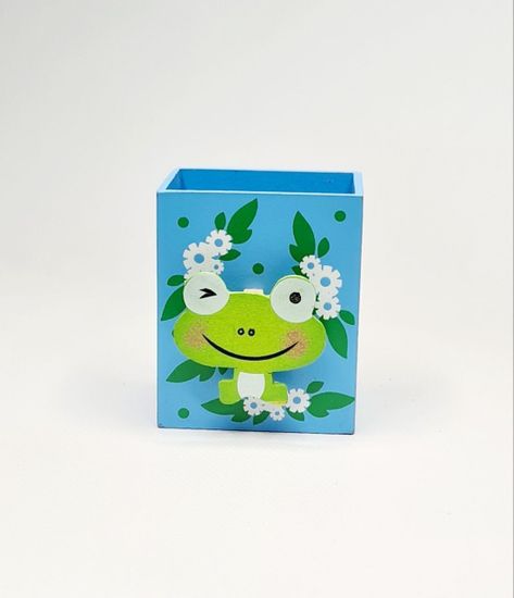 Подставка для ручек из дерева, замок