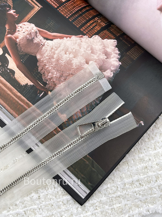 Молния на прозрачной сетке серебристая