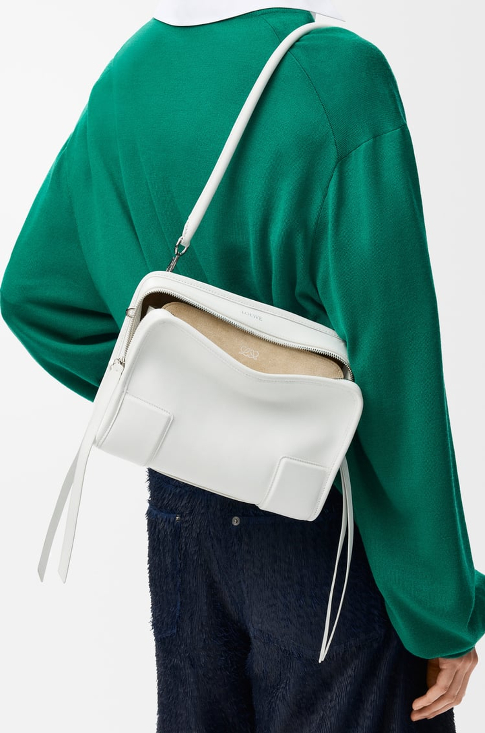 Loewe Маленькая сумка Amazona 180 из мягкой телячьей кожи, белый