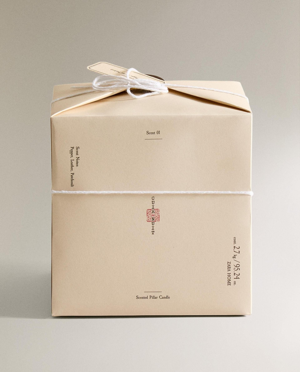 Zara Home - Квадратная ароматическая свеча cuir nuit, 2700 г