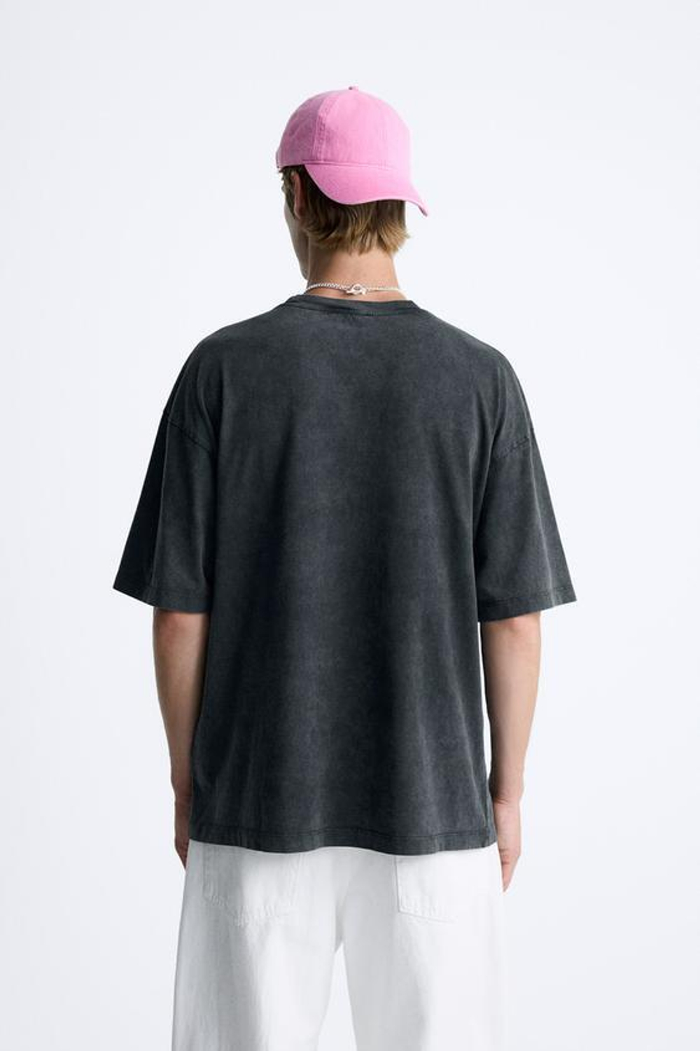 ZARA ФУТБОЛКА ИЗ ТКАНИ С ЭФФЕКТОМ ПОТЕРТОСТИ С ПРИНТОМ, ТЕМНЫЙ АНТРАЦИТ