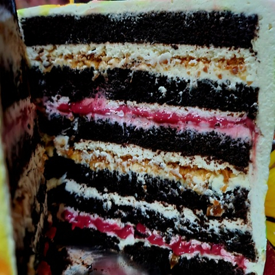 Торт "Теодора" с малиной и миндалем