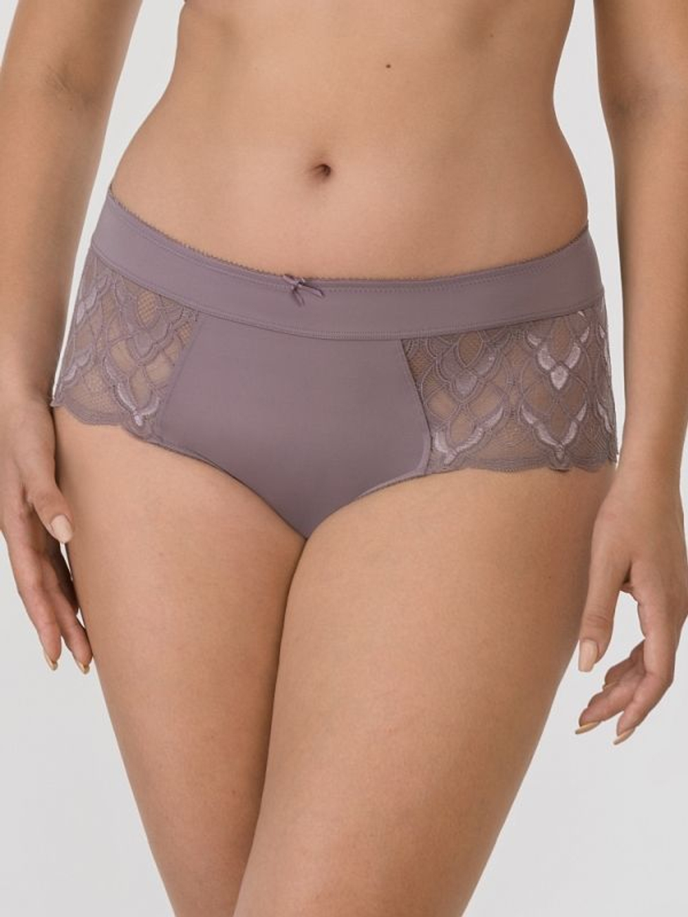 Трусы-шорты с резным кружевным краем сзади (Размер: 48) (Цвет: белый)