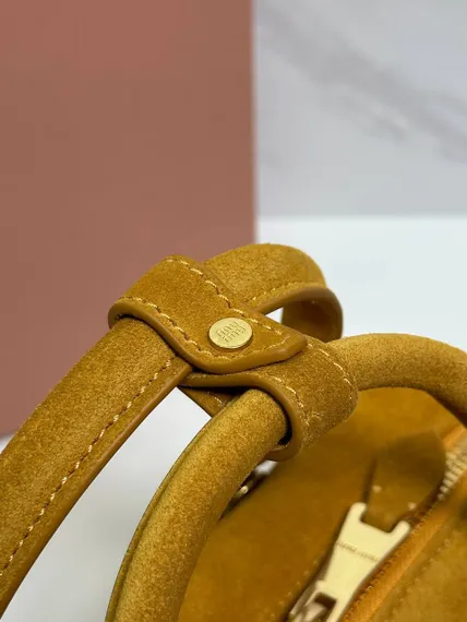 Замшевая сумка MIU MIU Arcadie matelasse, горчичный