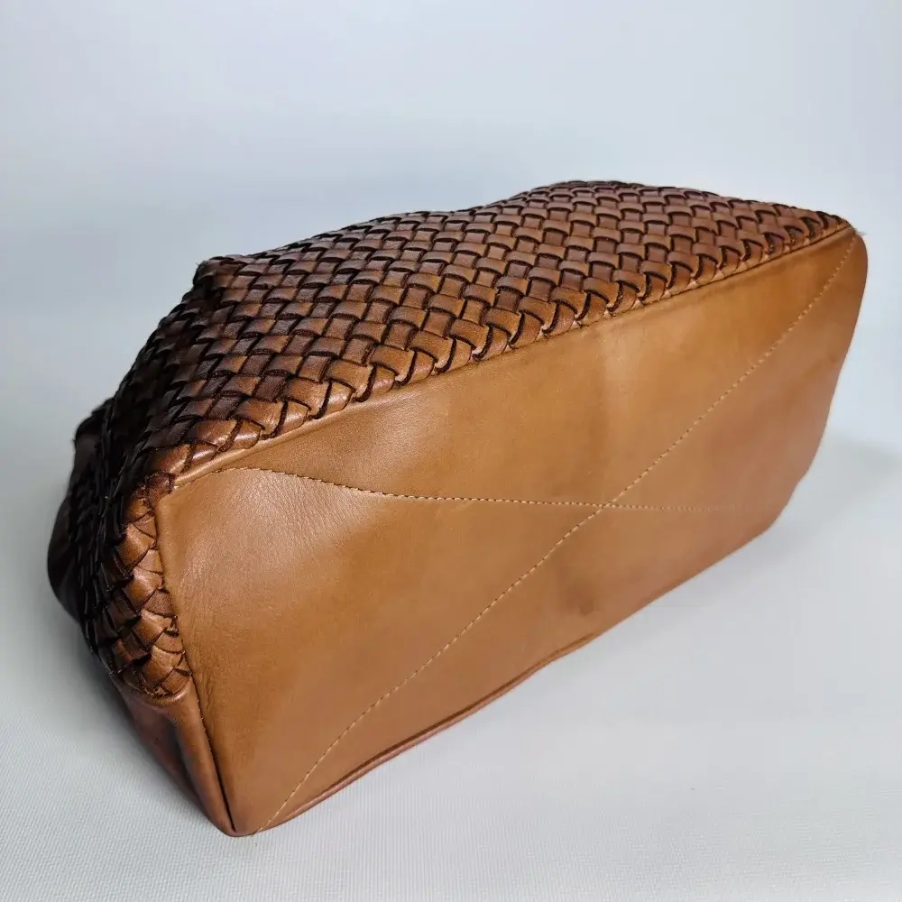 Женская плетеная сумка из натуральной кожи цвета whisky