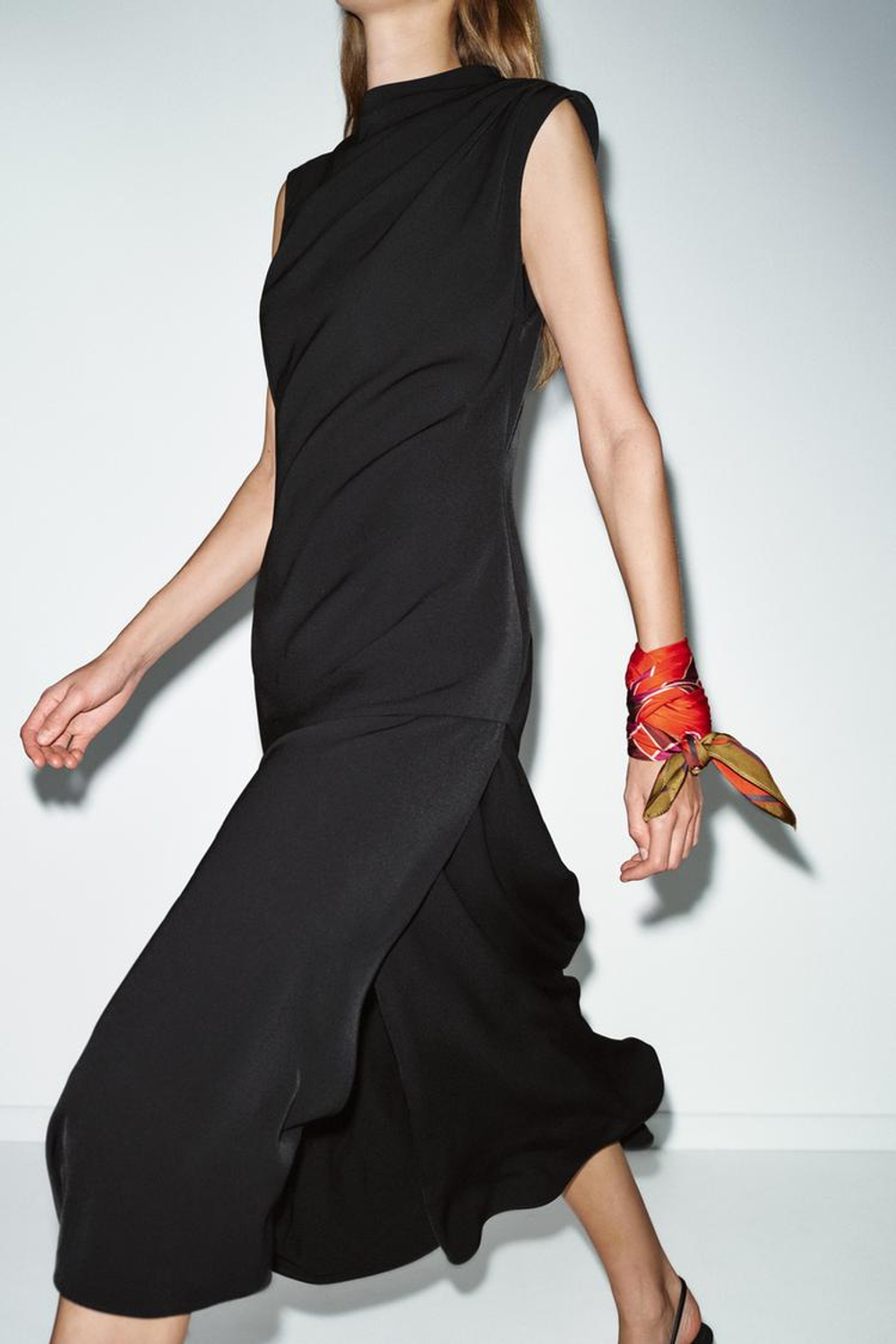 ZARA ПЛАТЬЕ МИДИ АСИММЕТРИЧНОГО КРОЯ, ЧЕРНЫЙ