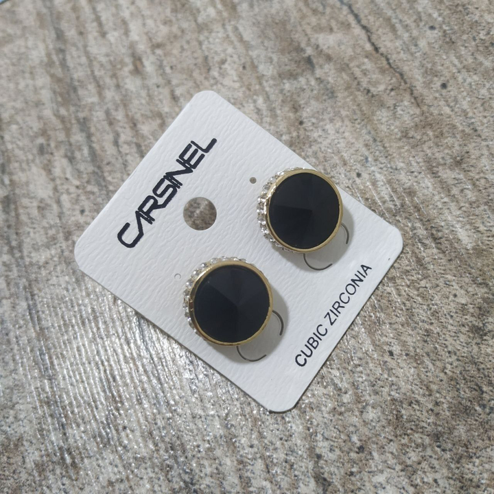 Серьги-гвоздики Cubic Zirconia круг в объемной оправе цвет черный стразы прозрачные металл золотистый