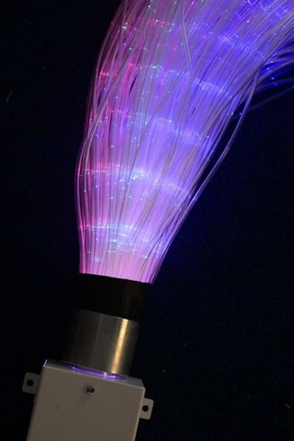 Фиброоптическое волокно, для работы требуется источник света