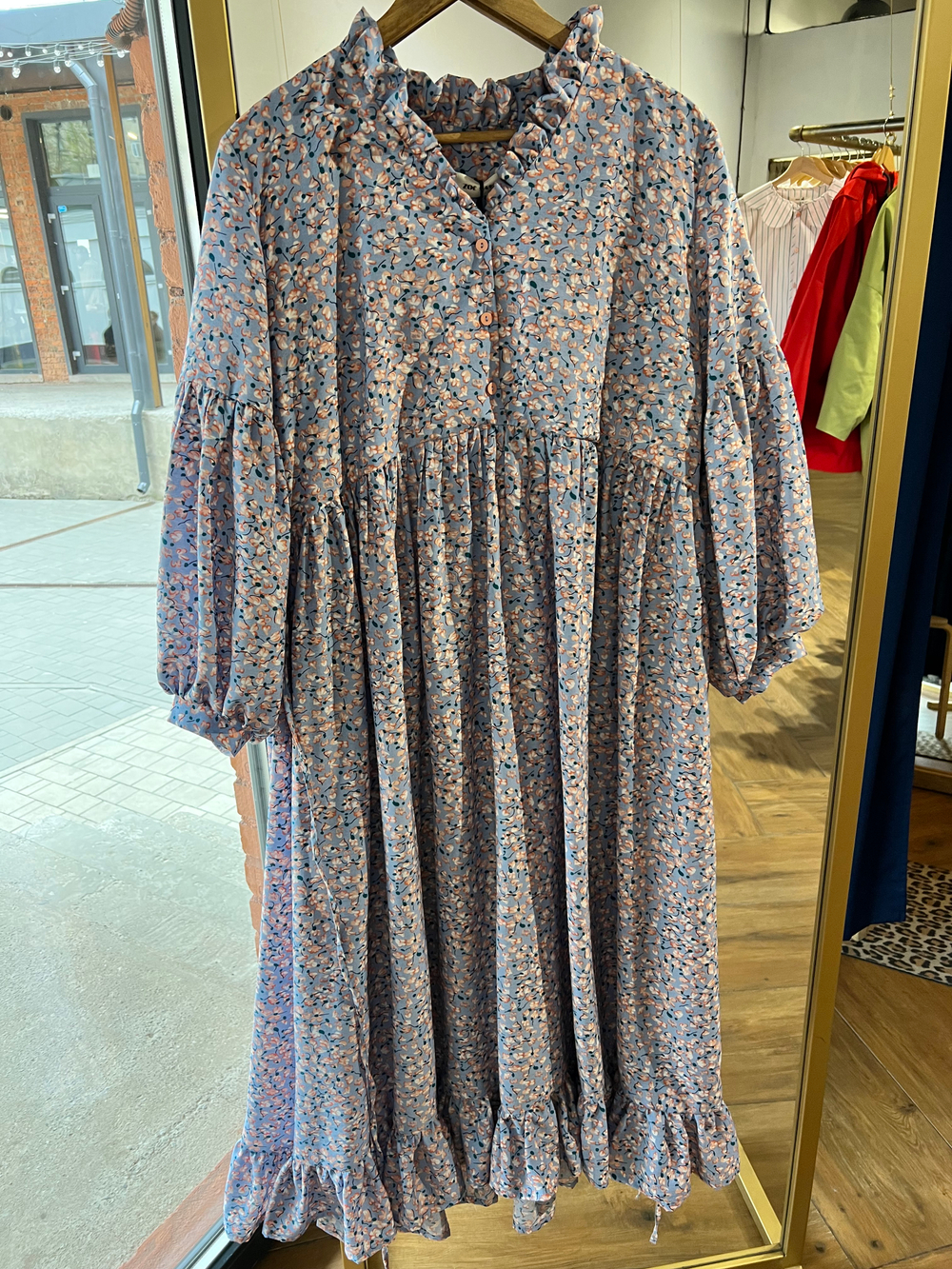 Платье оверсайз "Рюши" из штапеля, оранжевые цветочки на голубом