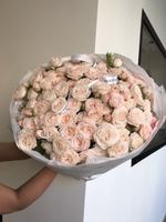 Гранд букет из нежной кустовой розы - крупный бутон Бомбастик