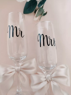 Наклейки свадебные черные на бокалы и бутылки.