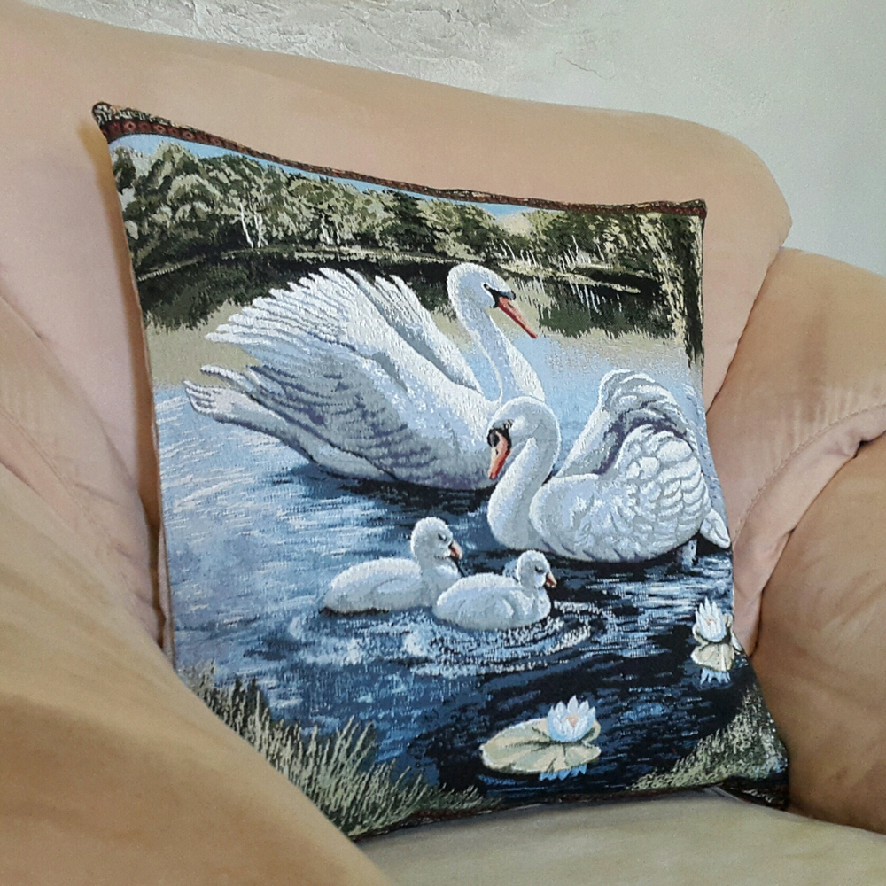 Декоративный гобеленовый чехол для интерьерной подушки Лебеди 47х47