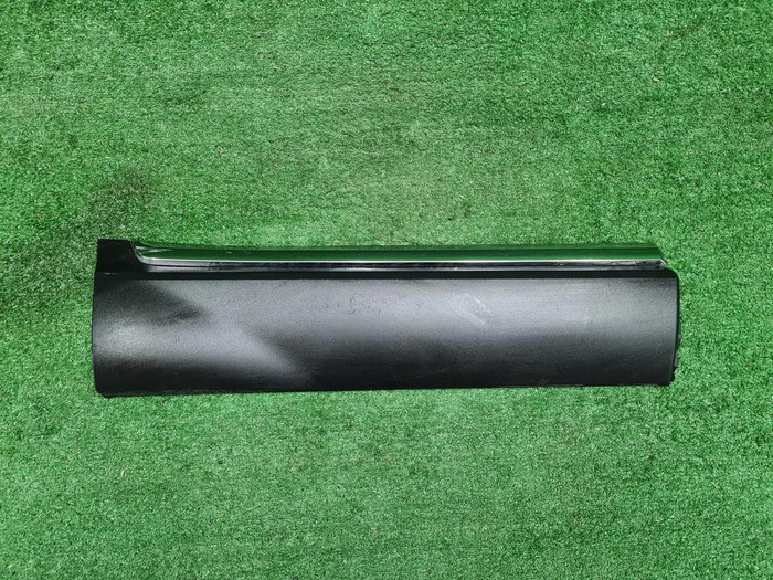 Накладка двери задняя правая Hongqi HS5 (19-нв)